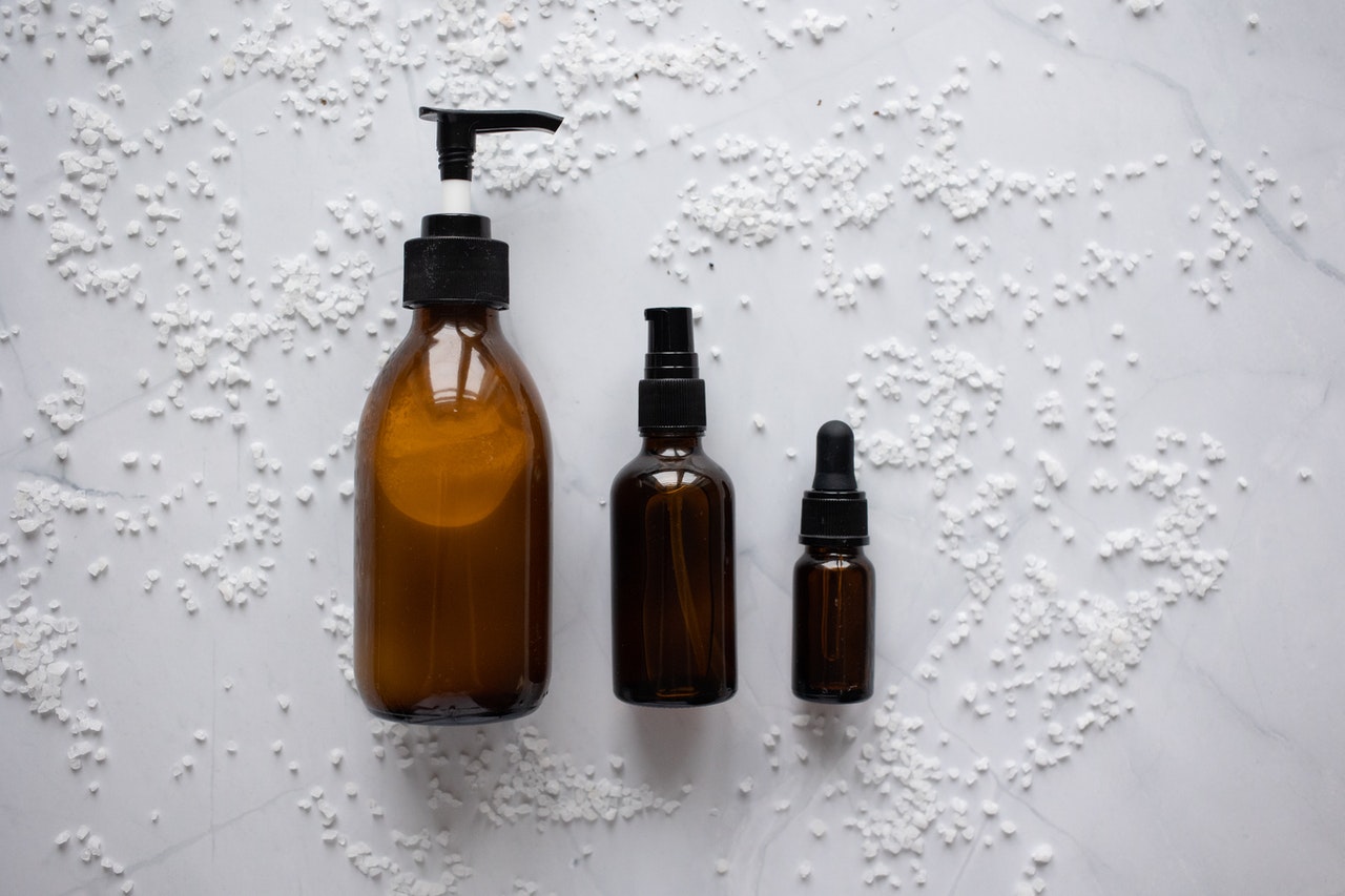 Olej jojoba – na piękne włosy i zadbaną skórę